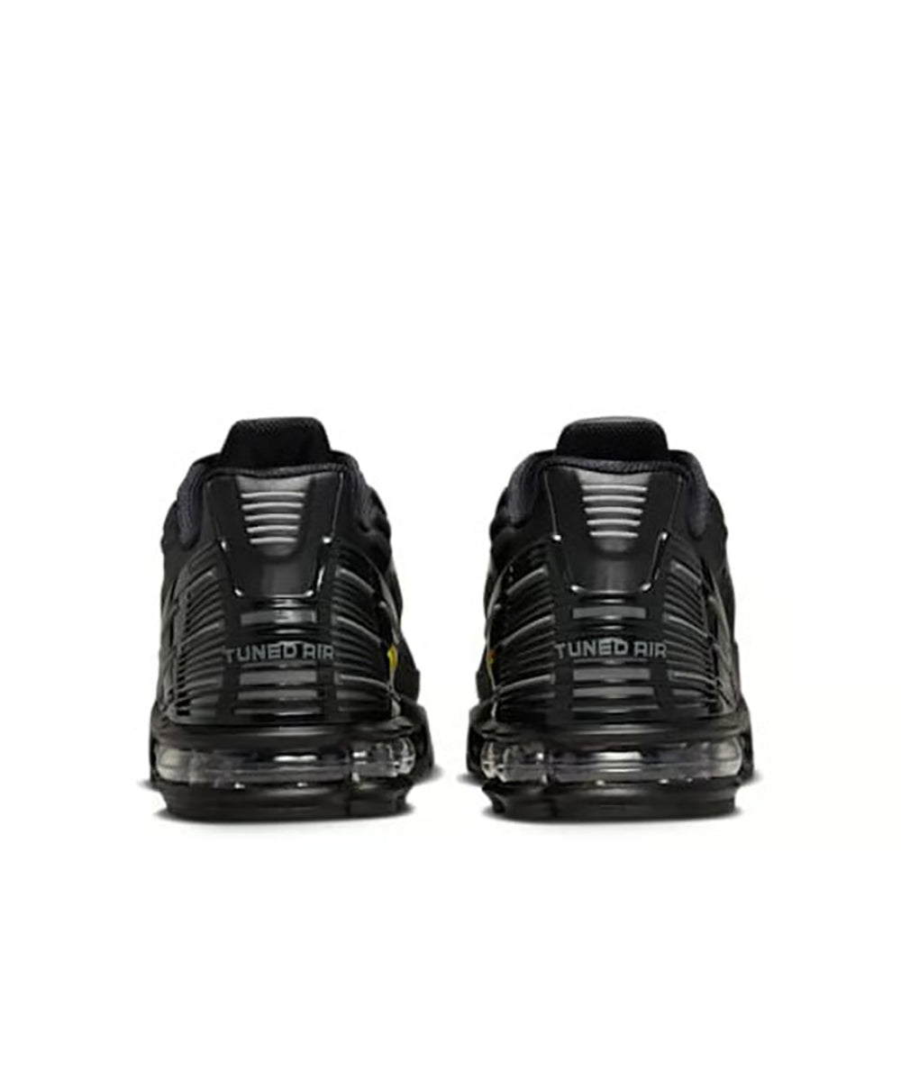 
                  
                    NIKE AIR MAX PLUS III
                  
                