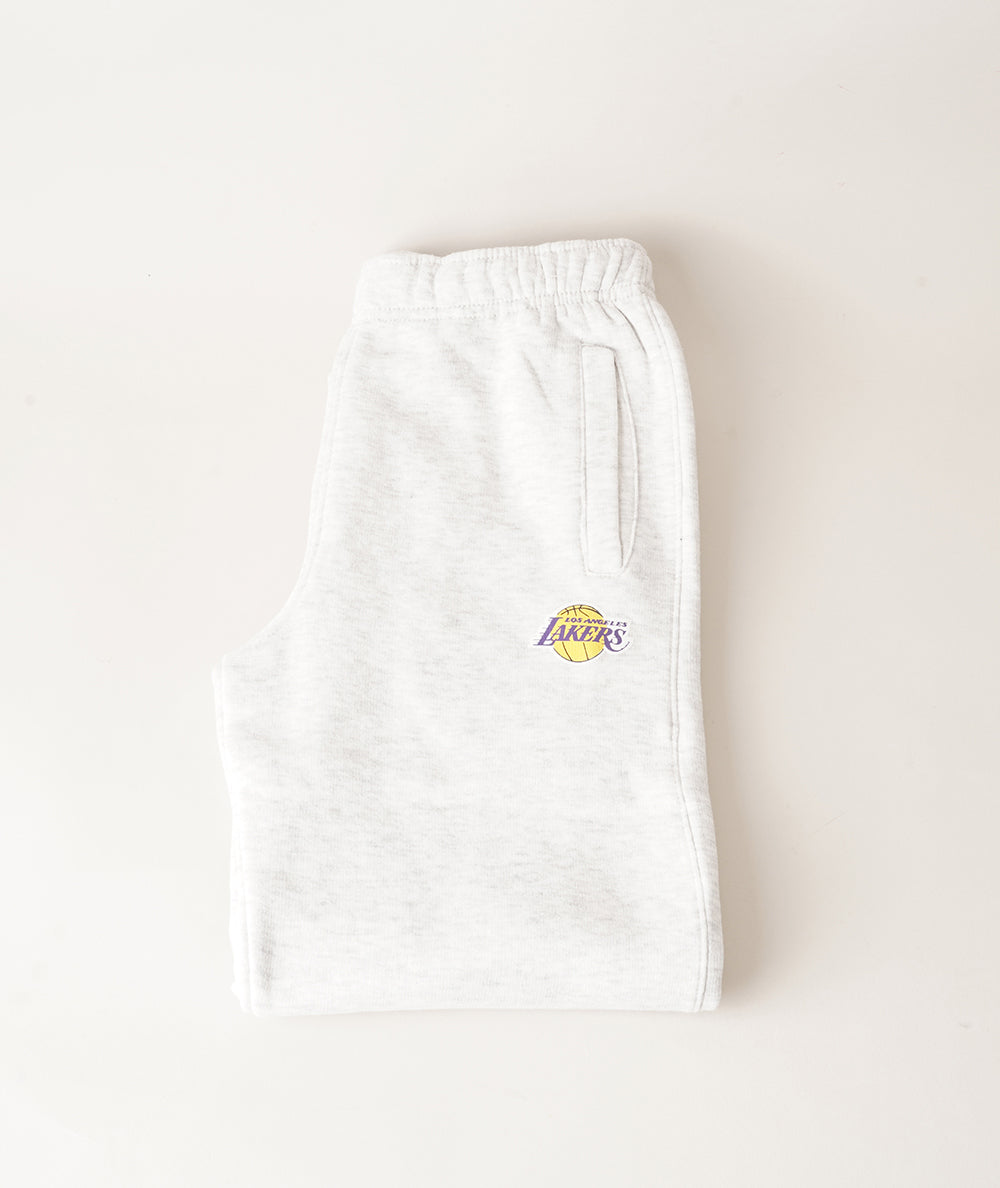 
                  
                    NBA PANTALONI NBA
                  
                