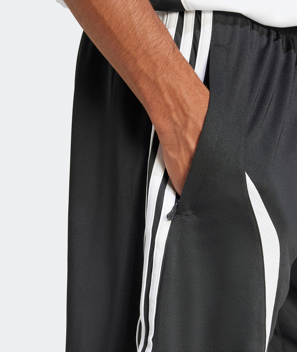
                  
                    ADIDAS TEAMGEIST
                  
                