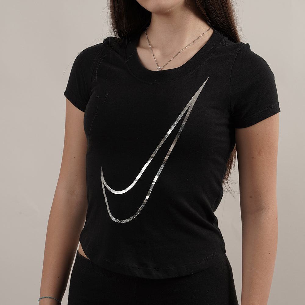 
                  
                    NIKE T-SHIRT
                  
                