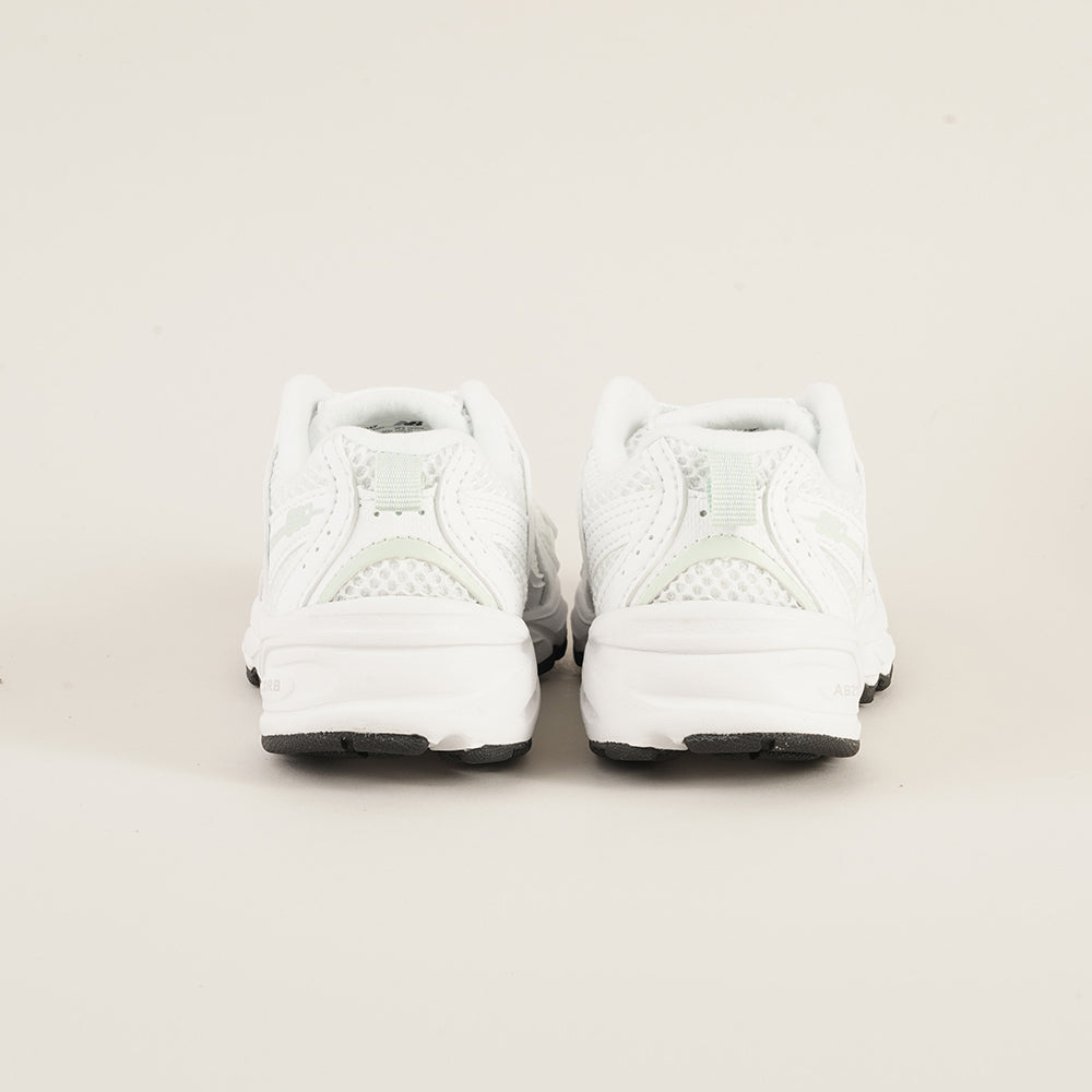 
                  
                    NEW BALANCE 530
                  
                