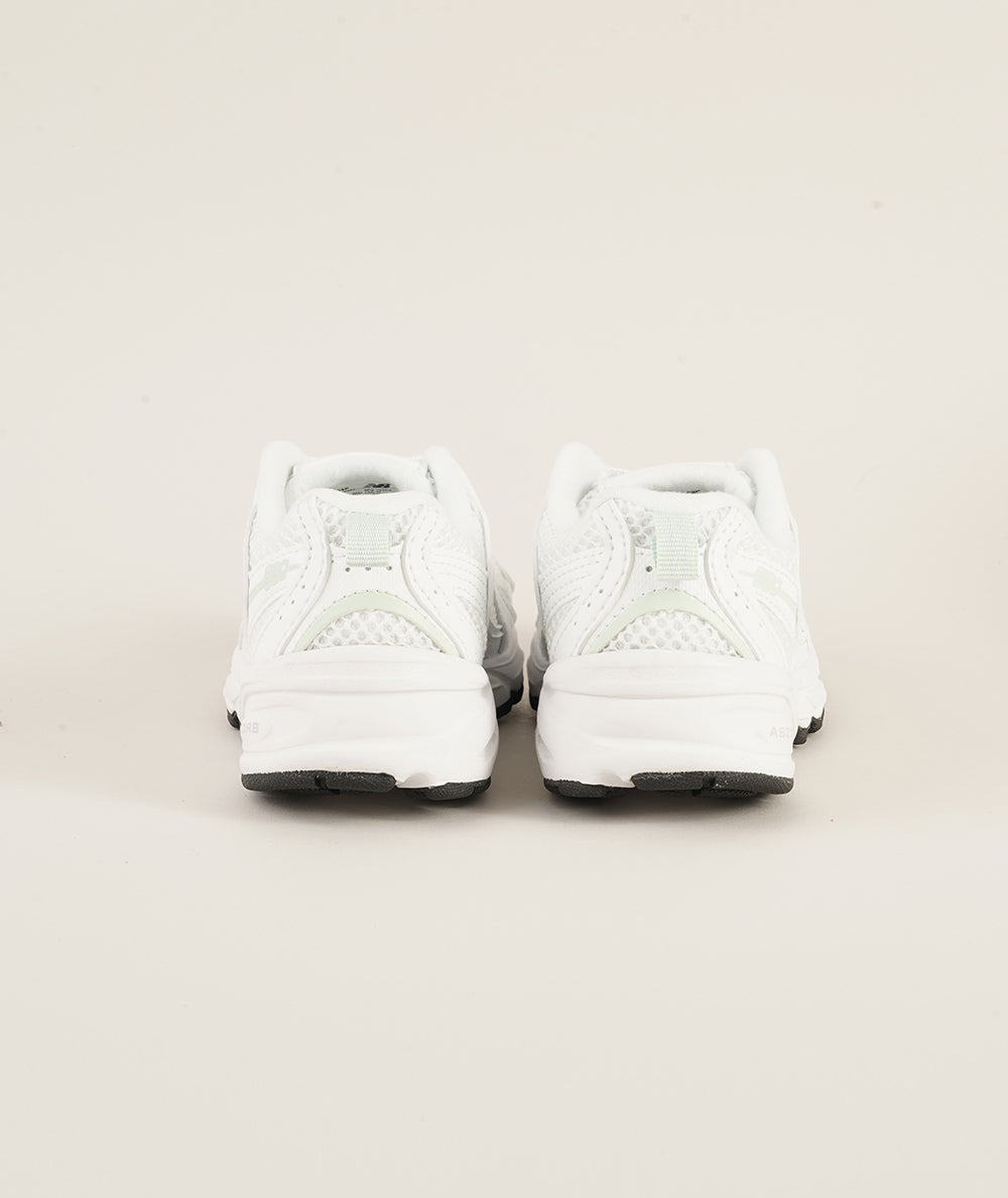 
                  
                    NEW BALANCE 530
                  
                