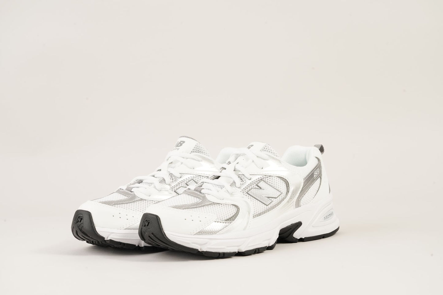 
                  
                    NEW BALANCE NEW BALANCE 530
                  
                