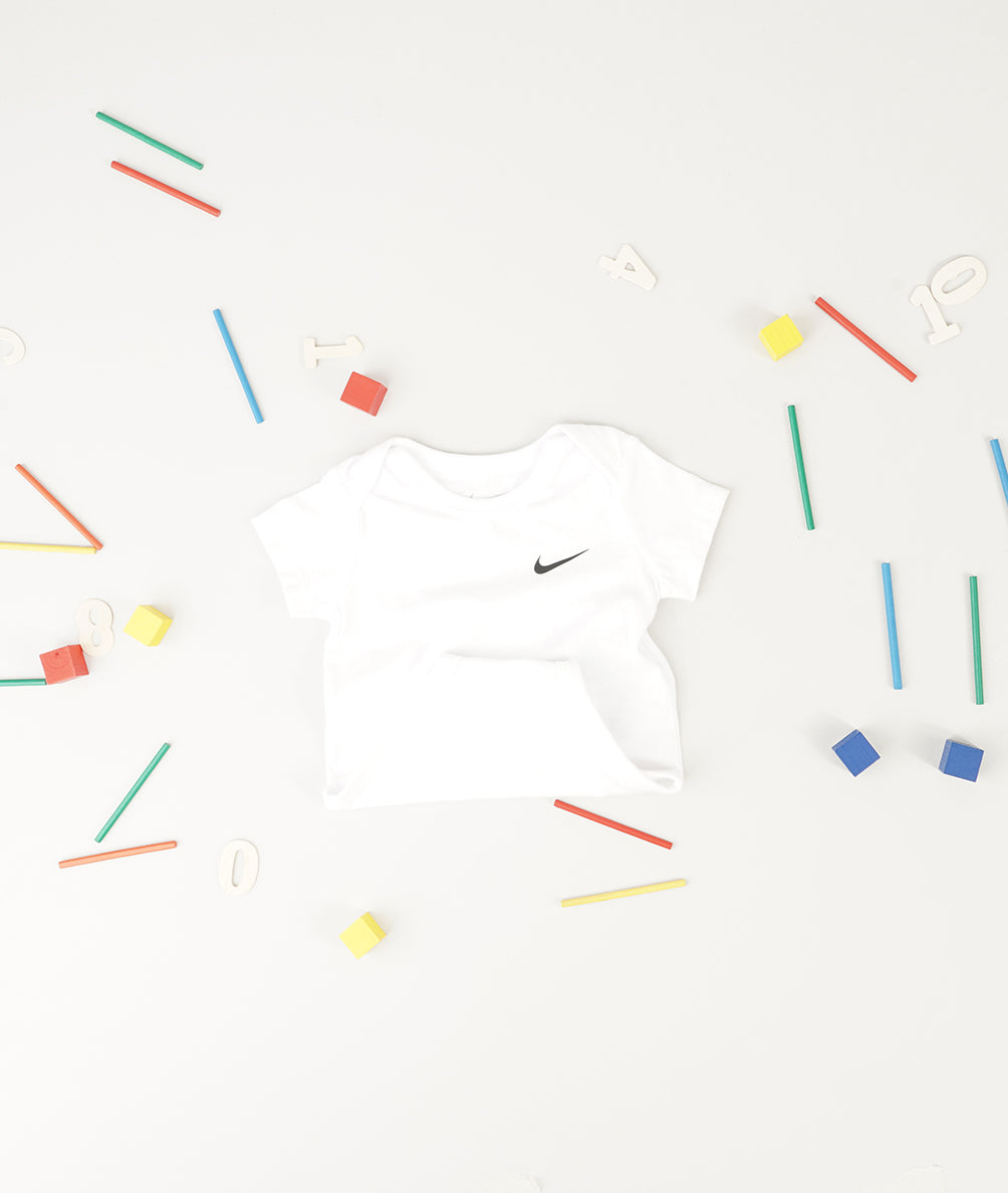 
                  
                    NIKE NIKE
                  
                