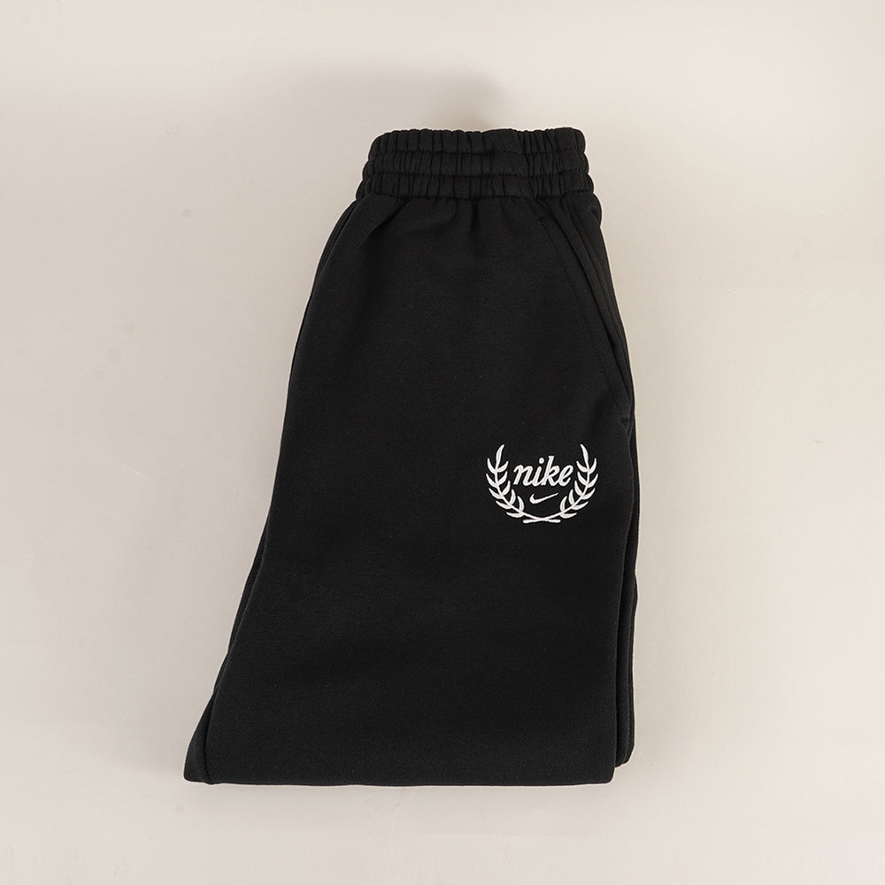 
                  
                    NIKE PANTALONE NIKE
                  
                
