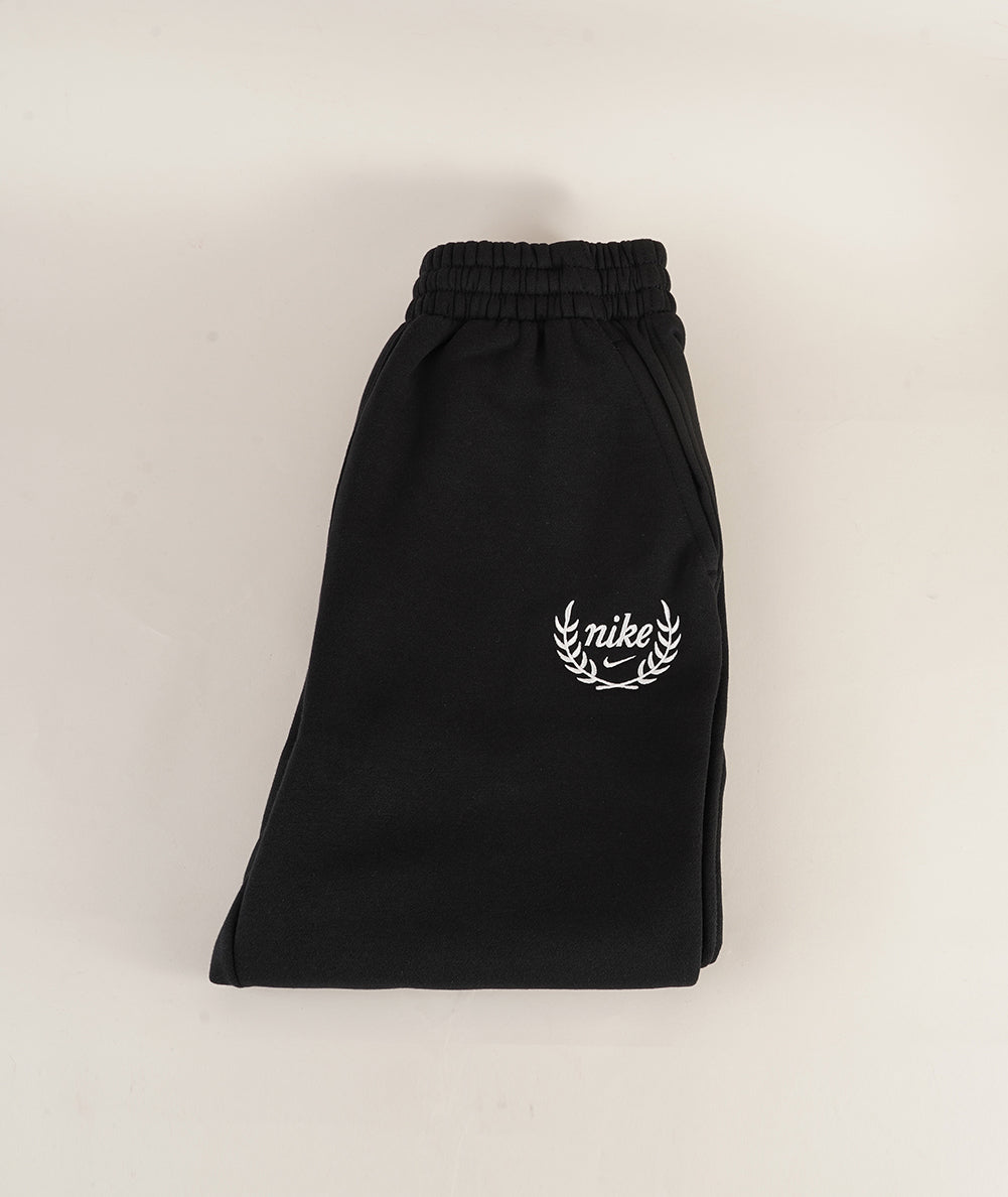 
                  
                    NIKE PANTALONE NIKE
                  
                
