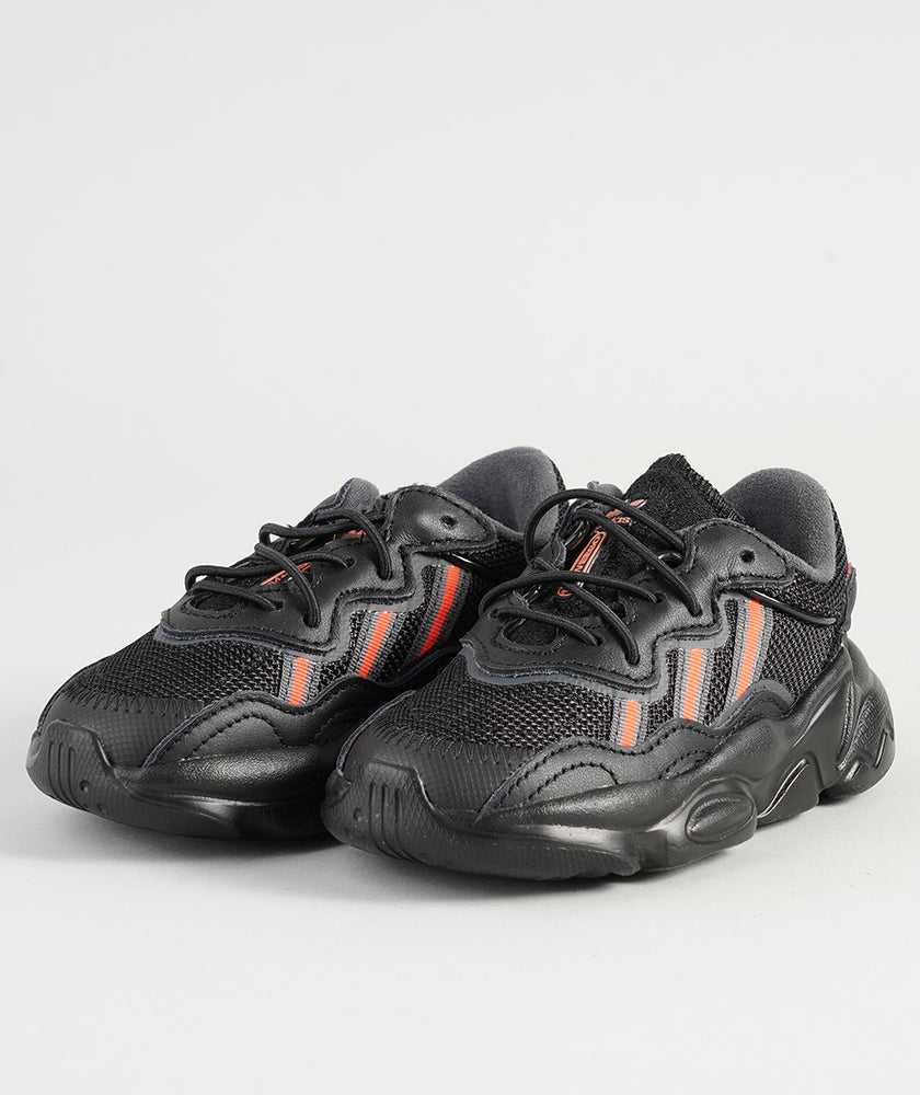 
                  
                    ADIDAS OZWEEGO
                  
                
