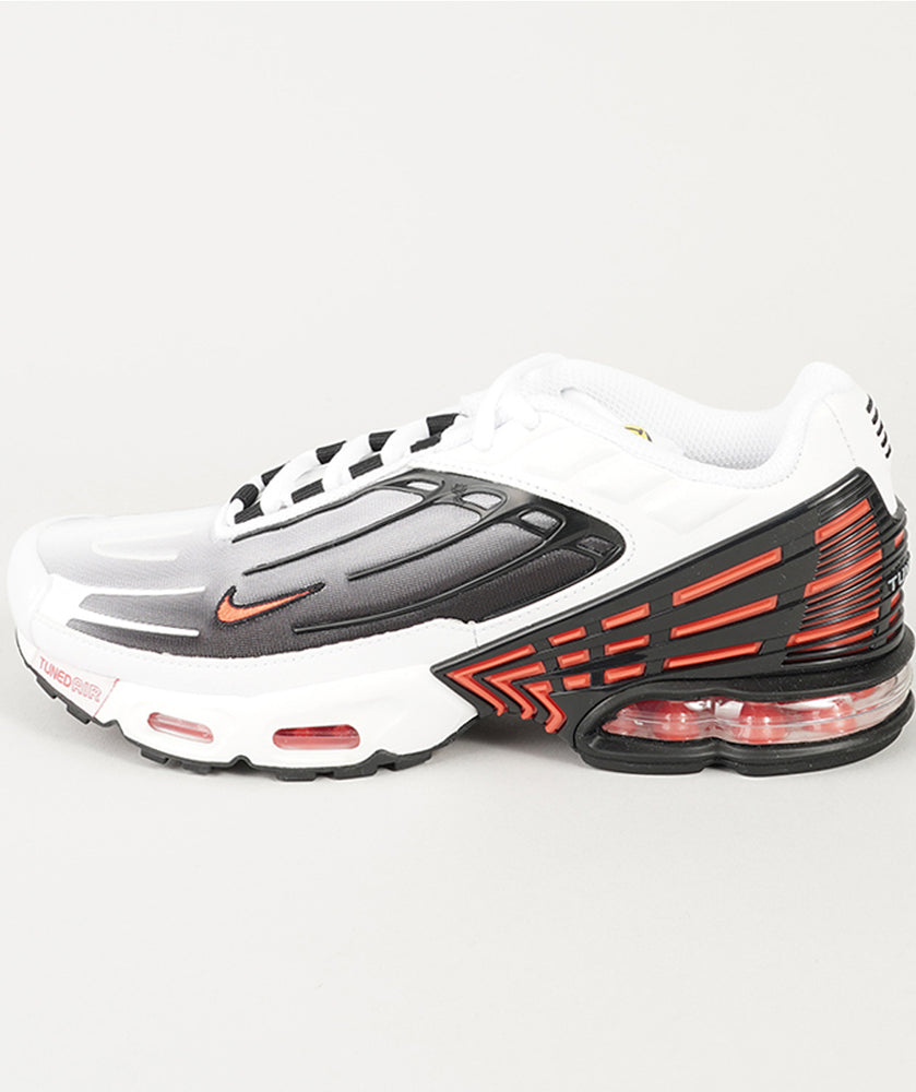 
                  
                    NIKE AIR MAX PLUS III
                  
                