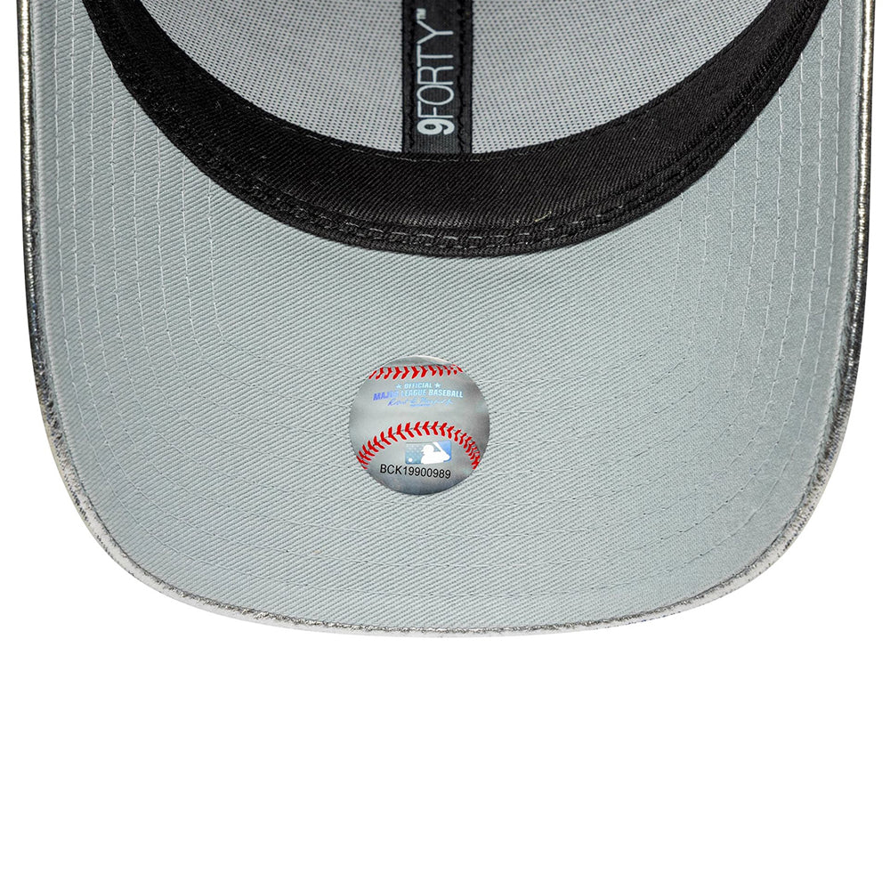 
                  
                    NEW ERA WMNS METTALIC
                  
                