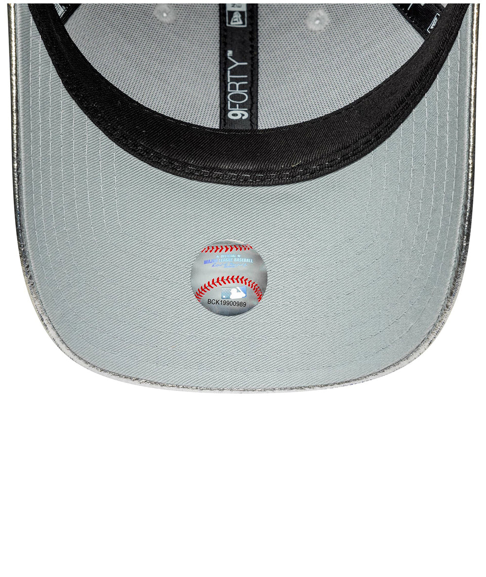 
                  
                    NEW ERA WMNS METTALIC
                  
                