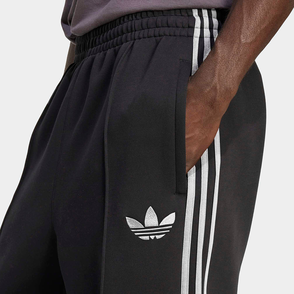 
                  
                    ADIDAS PANTALONI BAGGY
                  
                