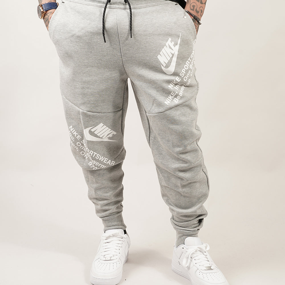 
                  
                    NIKE TECH FLEECE
                  
                