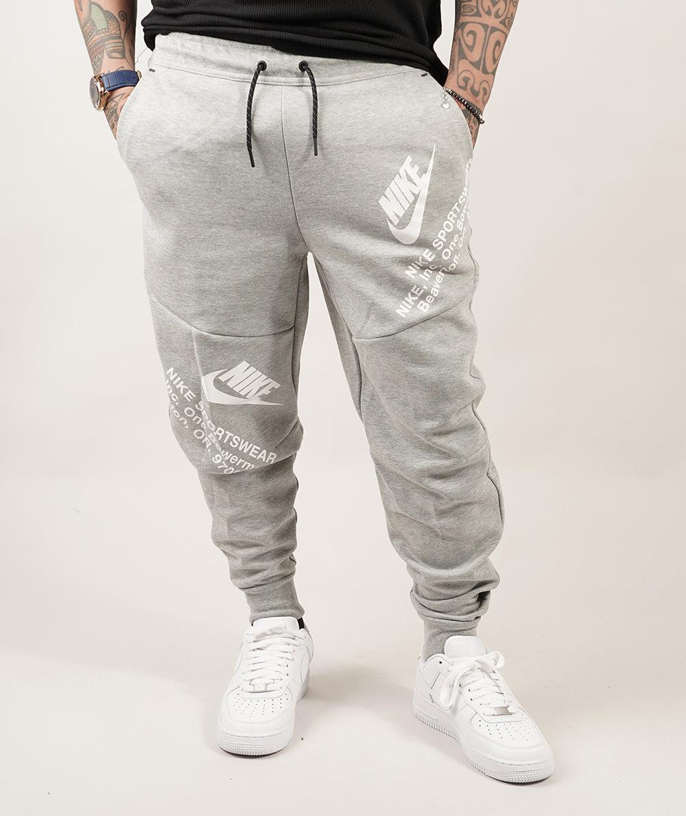 
                  
                    NIKE TECH FLEECE
                  
                