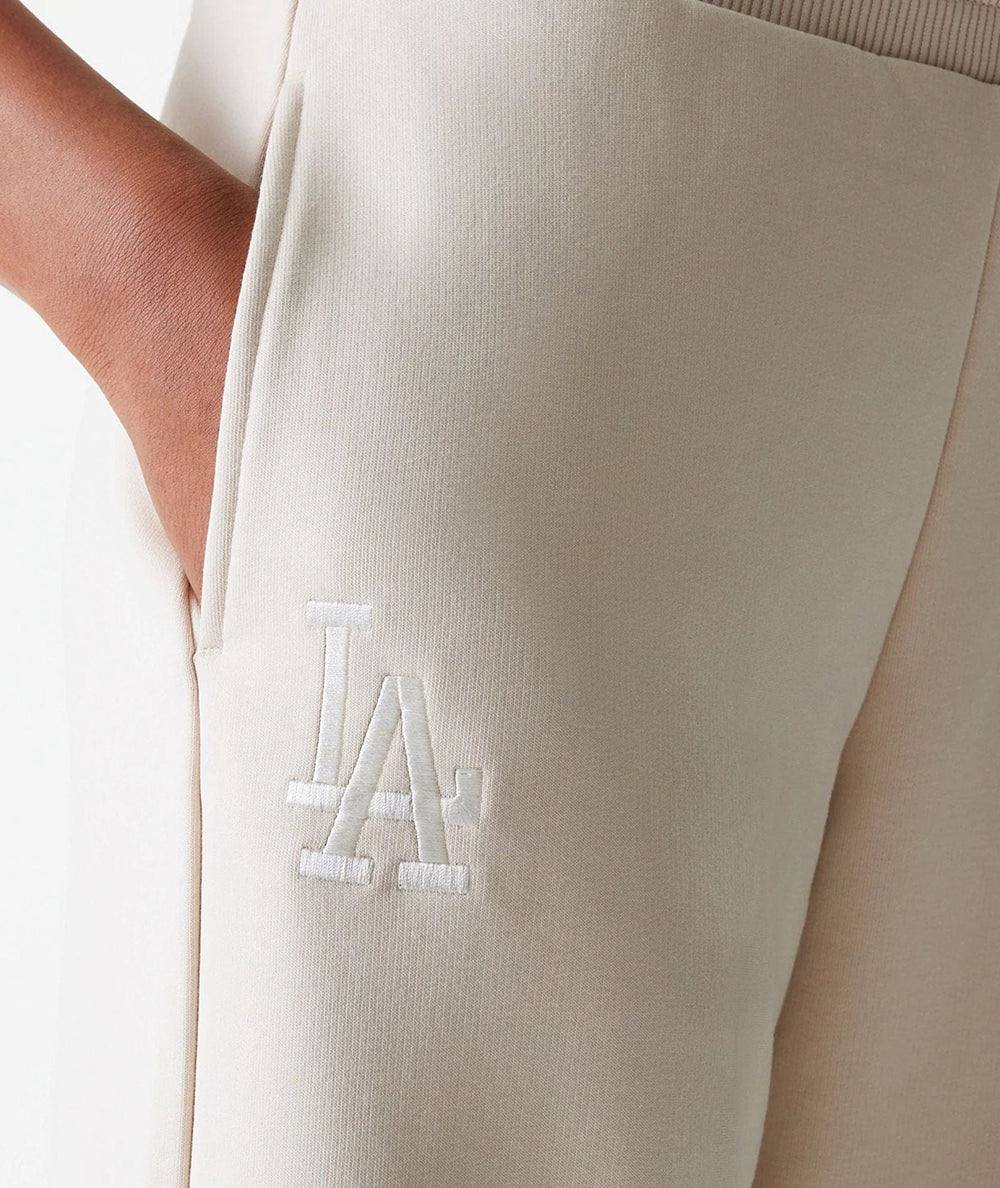 
                  
                    NEW ERA PANTALONI TRACK
                  
                