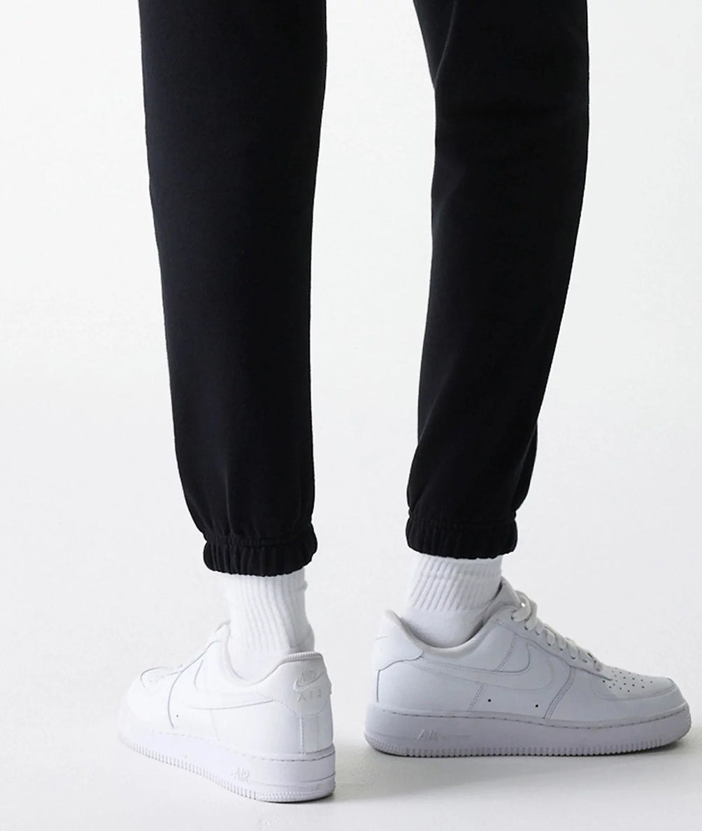 
                  
                    NEW ERA JOGGERS
                  
                