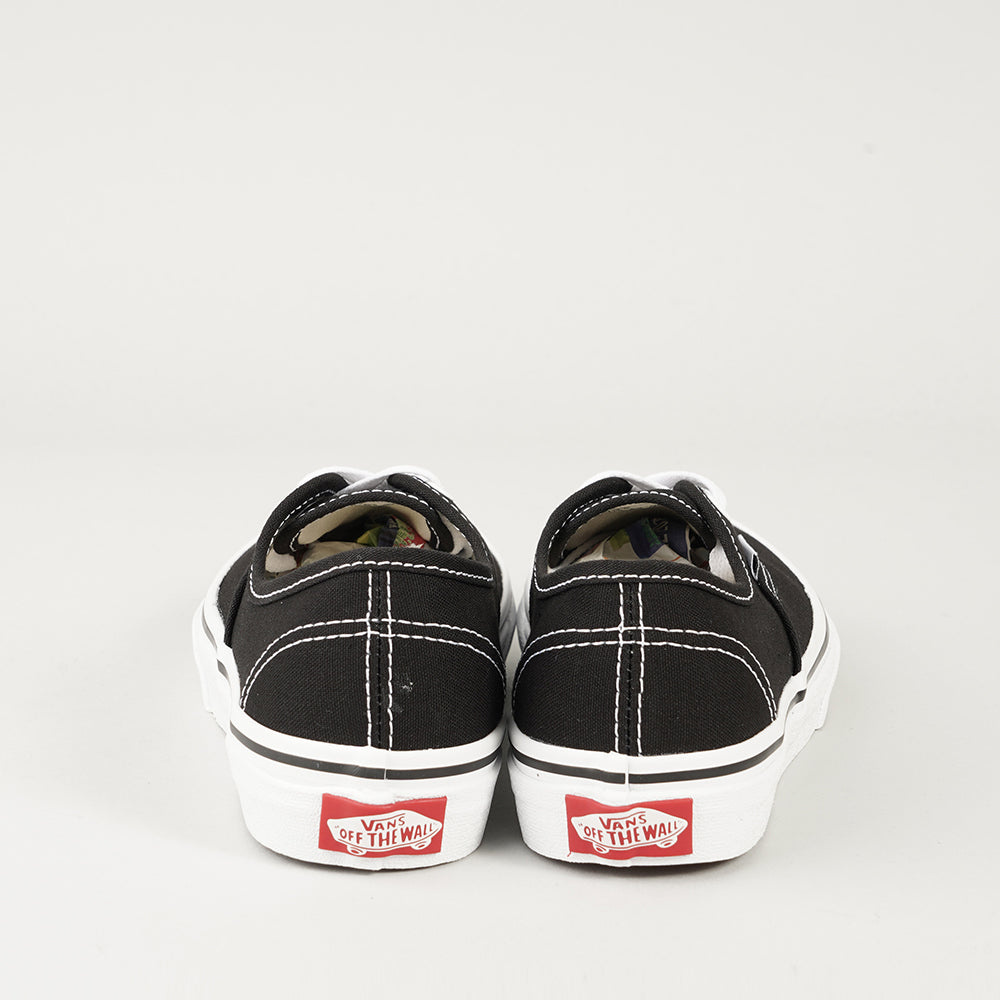 
                  
                    VANS AUTHENTIC
                  
                