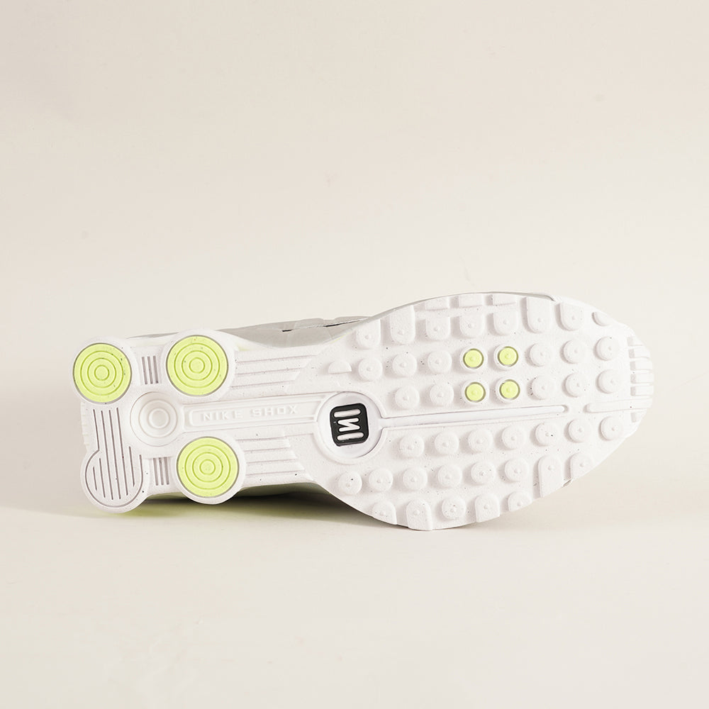 
                  
                    NIKE NIKE SHOX R4
                  
                
