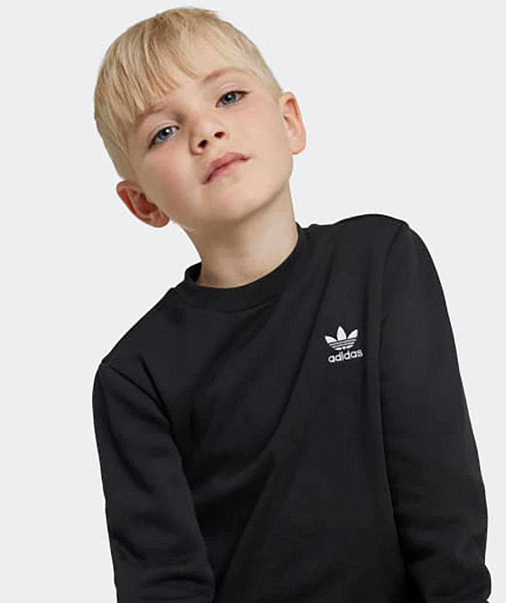 
                  
                    ADIDAS CREW SET
                  
                