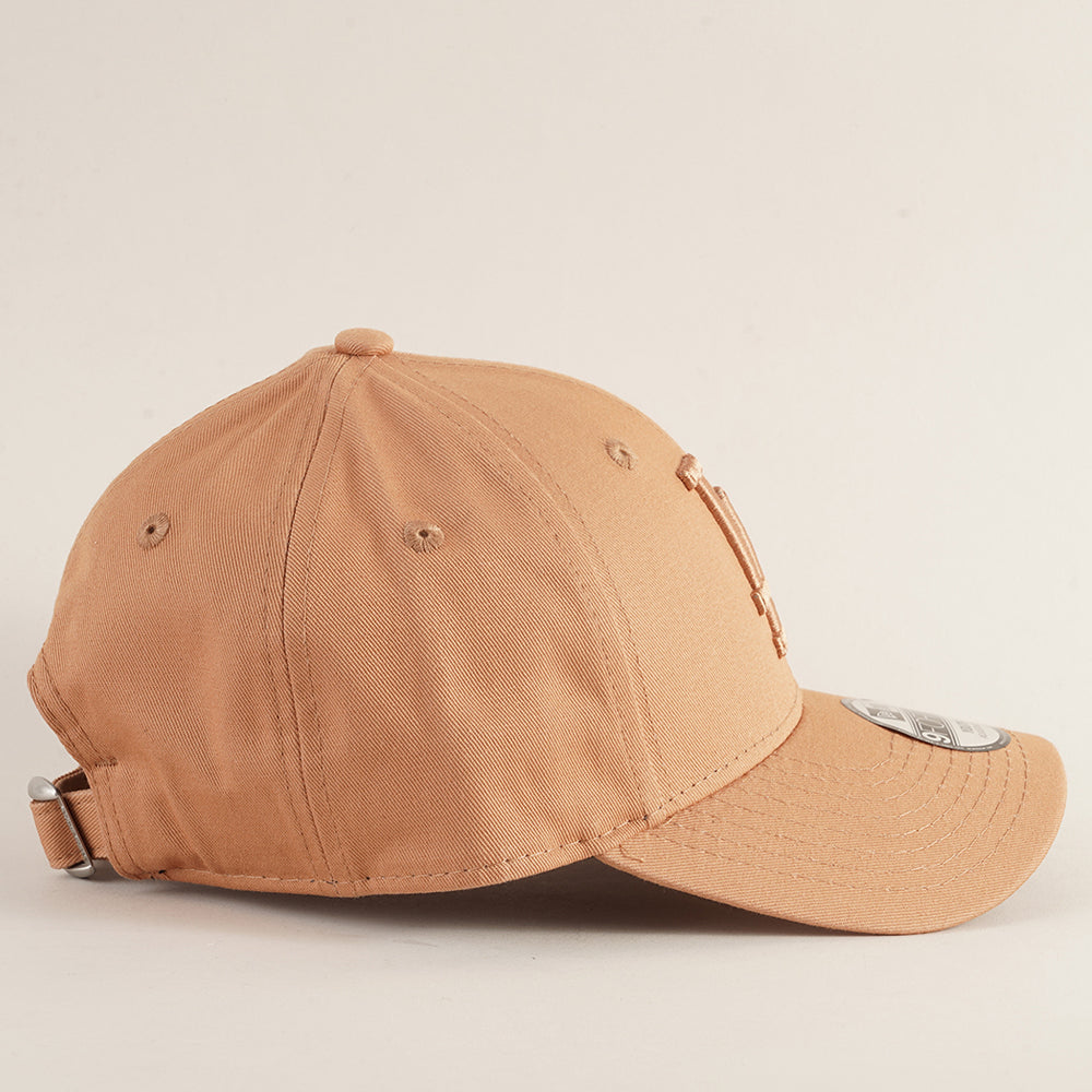 
                  
                    NEW ERA BERRETTO
                  
                