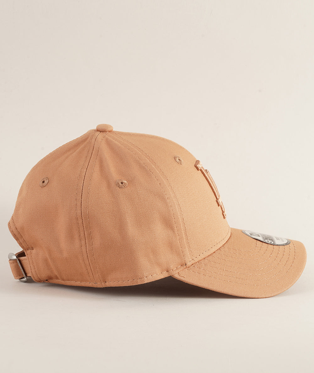 
                  
                    NEW ERA BERRETTO
                  
                