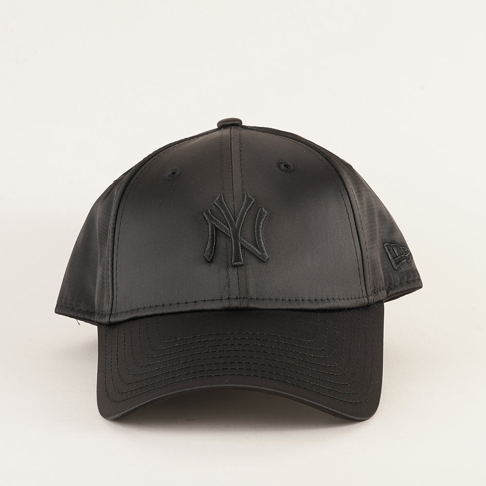 
                  
                    NEW ERA BERRETTO
                  
                