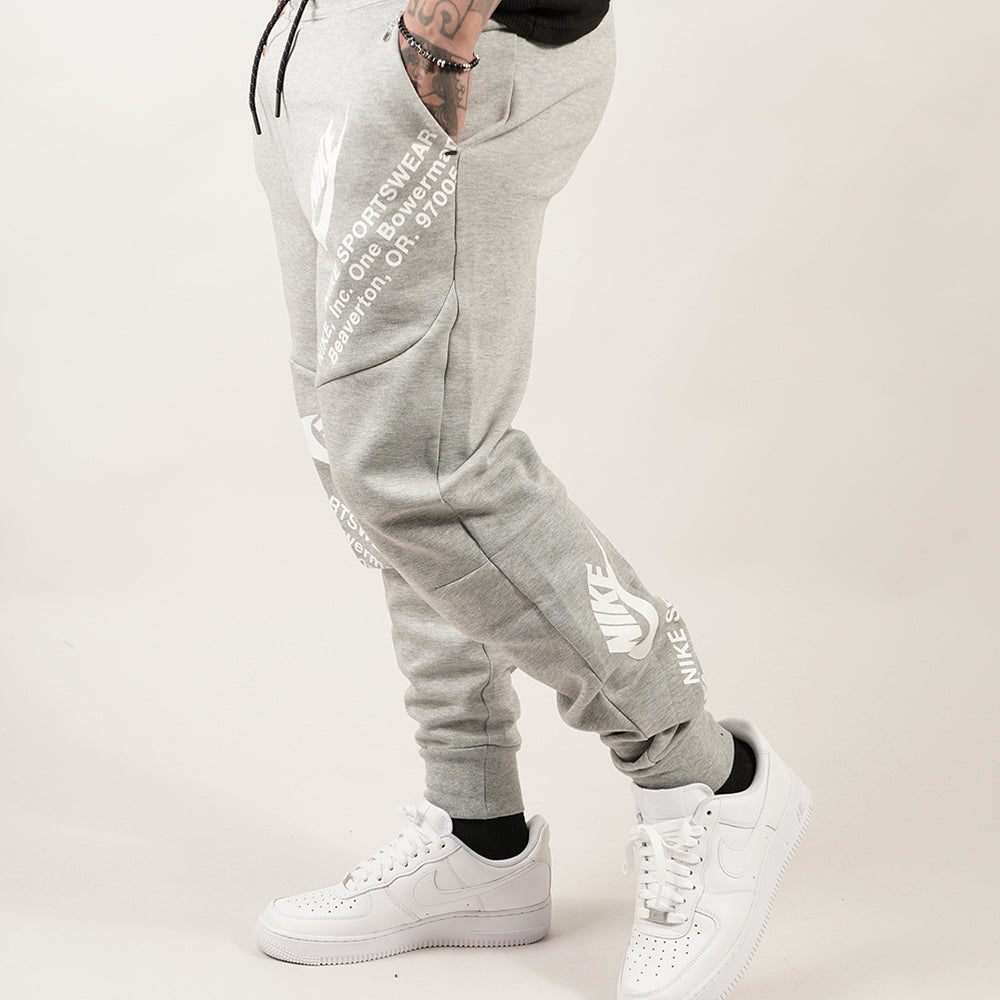 
                  
                    NIKE TECH FLEECE
                  
                