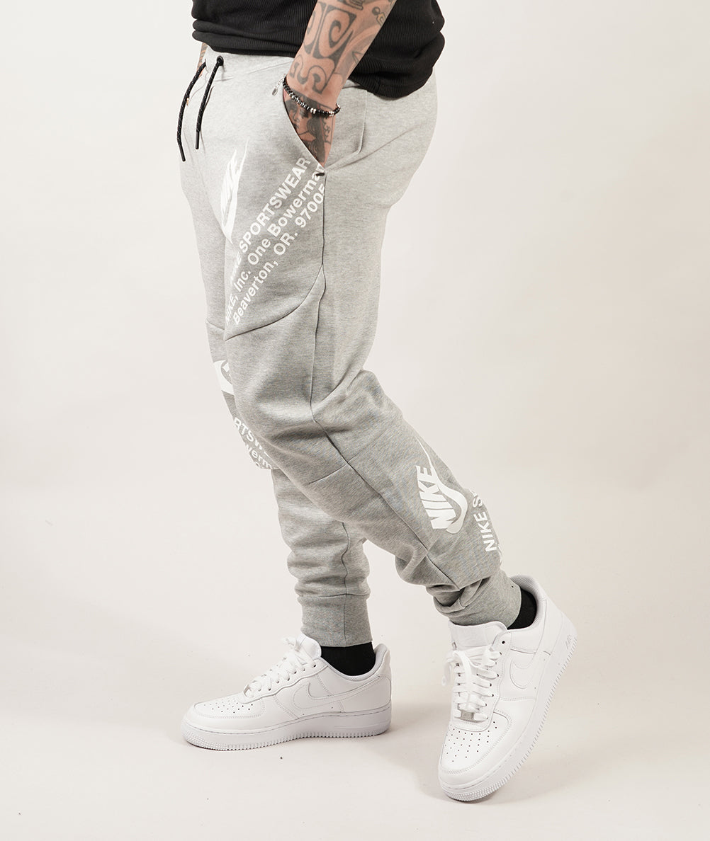 
                  
                    NIKE TECH FLEECE
                  
                
