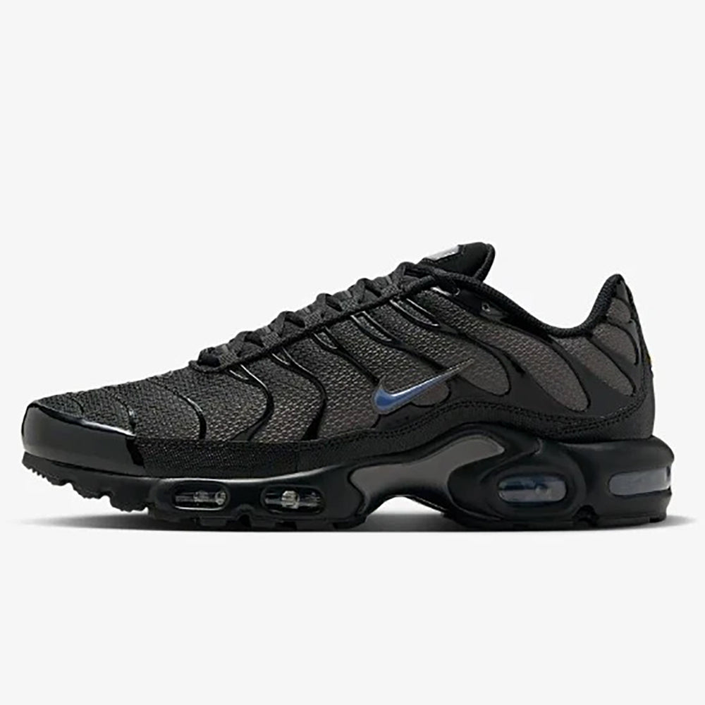 
                  
                    NIKE AIR MAX PLUS
                  
                