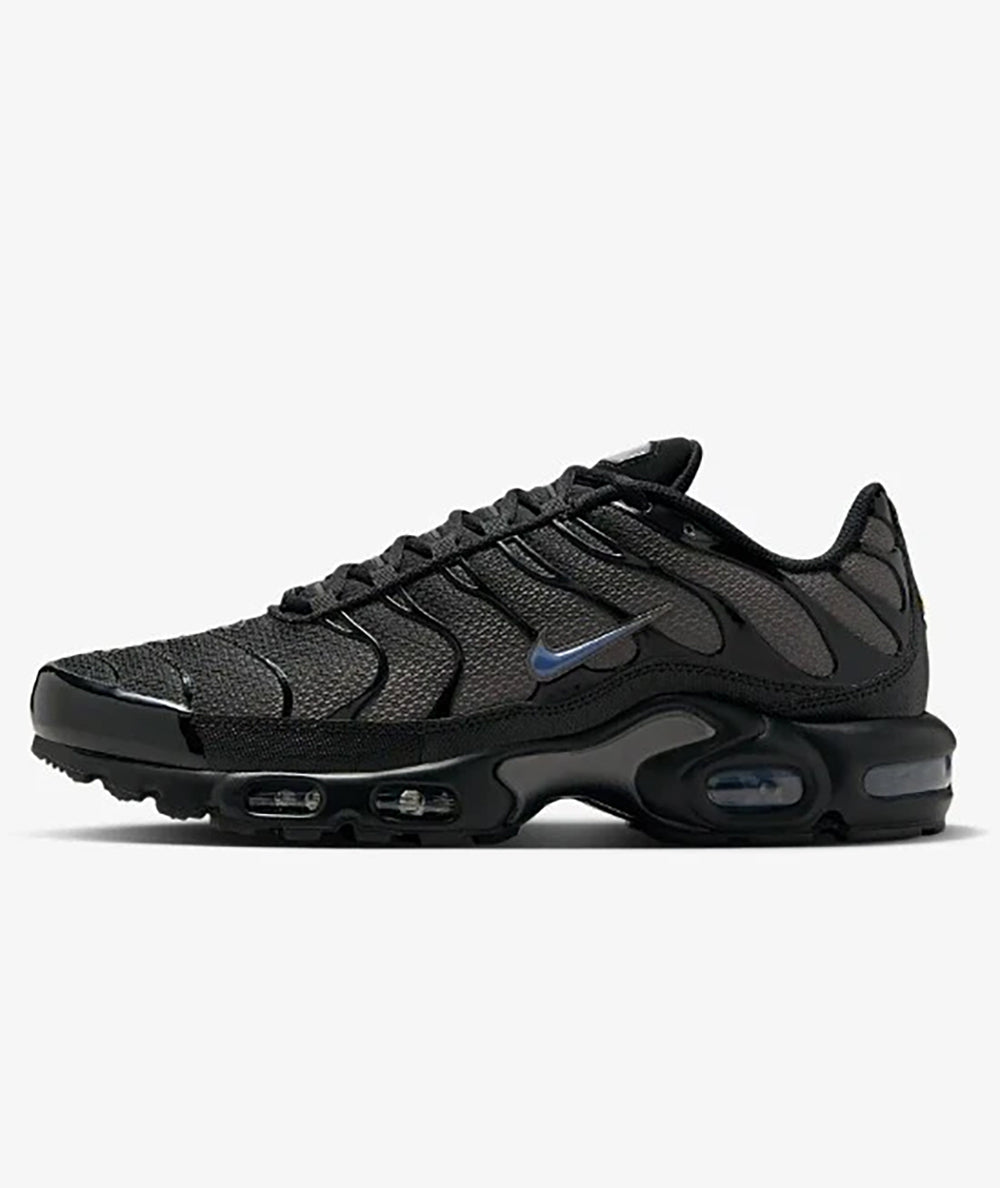 
                  
                    NIKE AIR MAX PLUS
                  
                