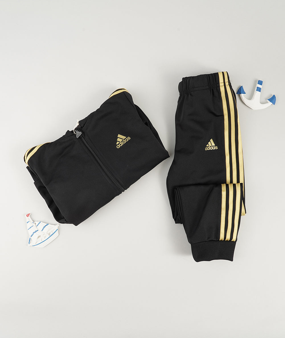 
                  
                    ADIDAS ESSENTIALS
                  
                