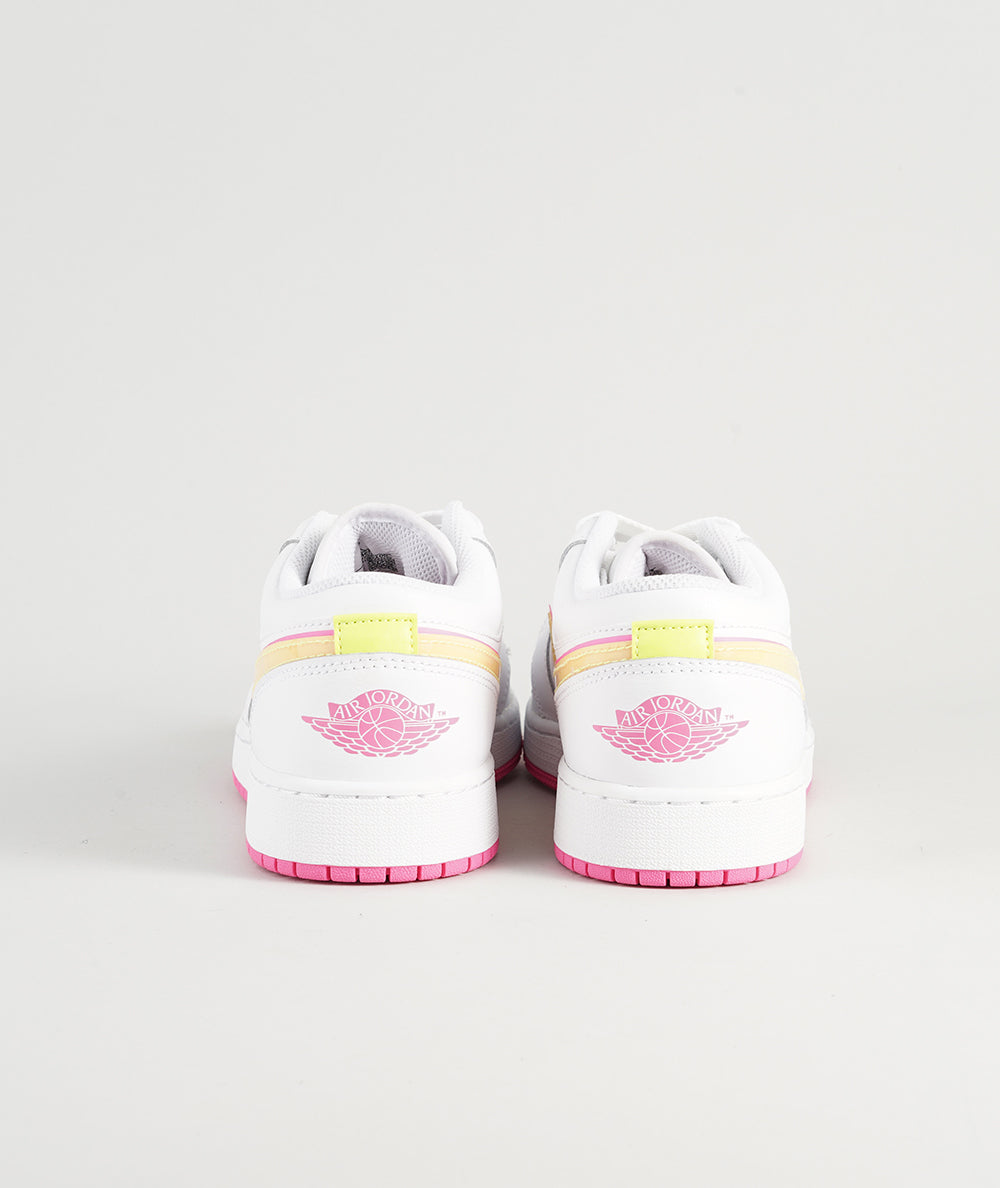 
                  
                    JORDAN 1 LOW
                  
                