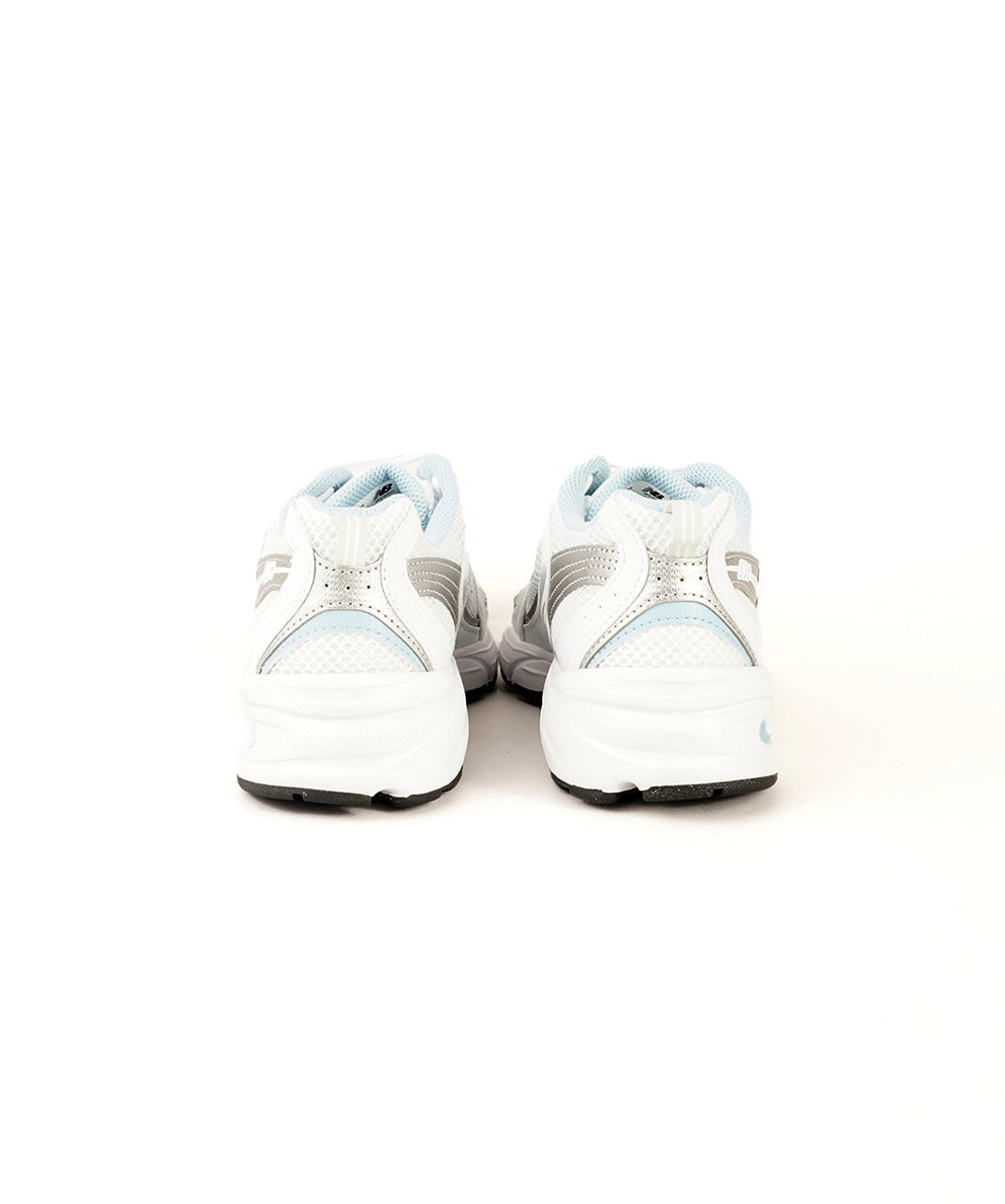 
                  
                    NEW BALANCE 530
                  
                