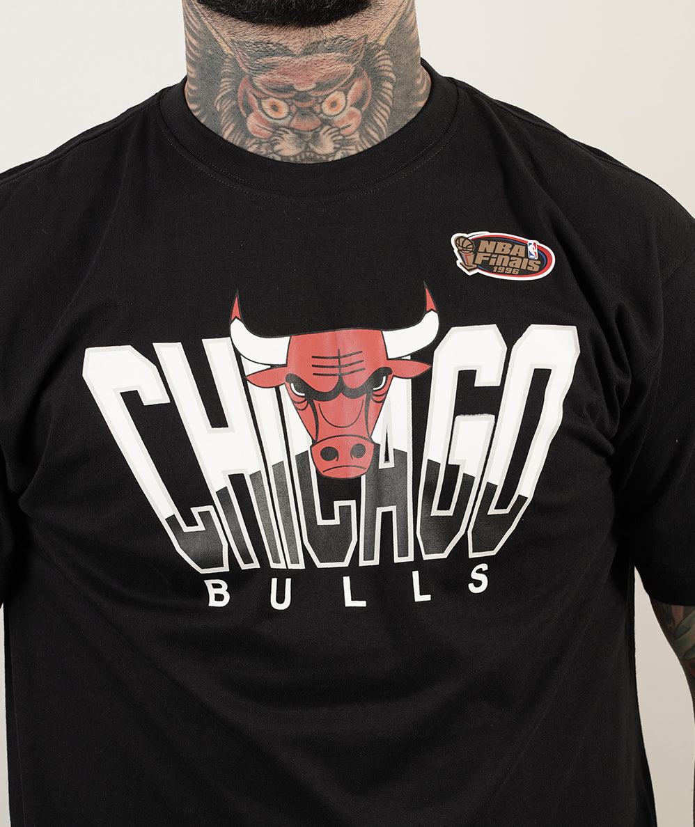 
                  
                    MITCHELL & NESS CHICAGO BULLS
                  
                