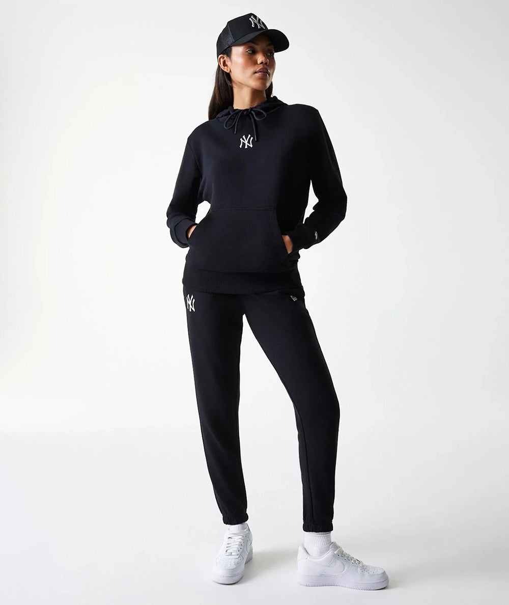 
                  
                    NEW ERA JOGGERS
                  
                
