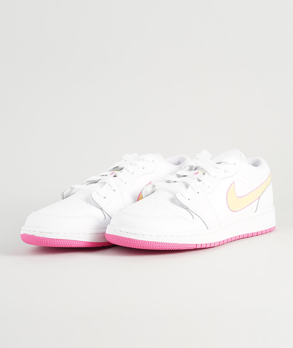 
                  
                    JORDAN 1 LOW
                  
                