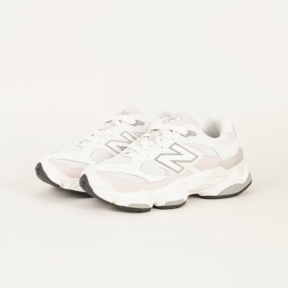 
                  
                    NEW BALANCE 9060
                  
                