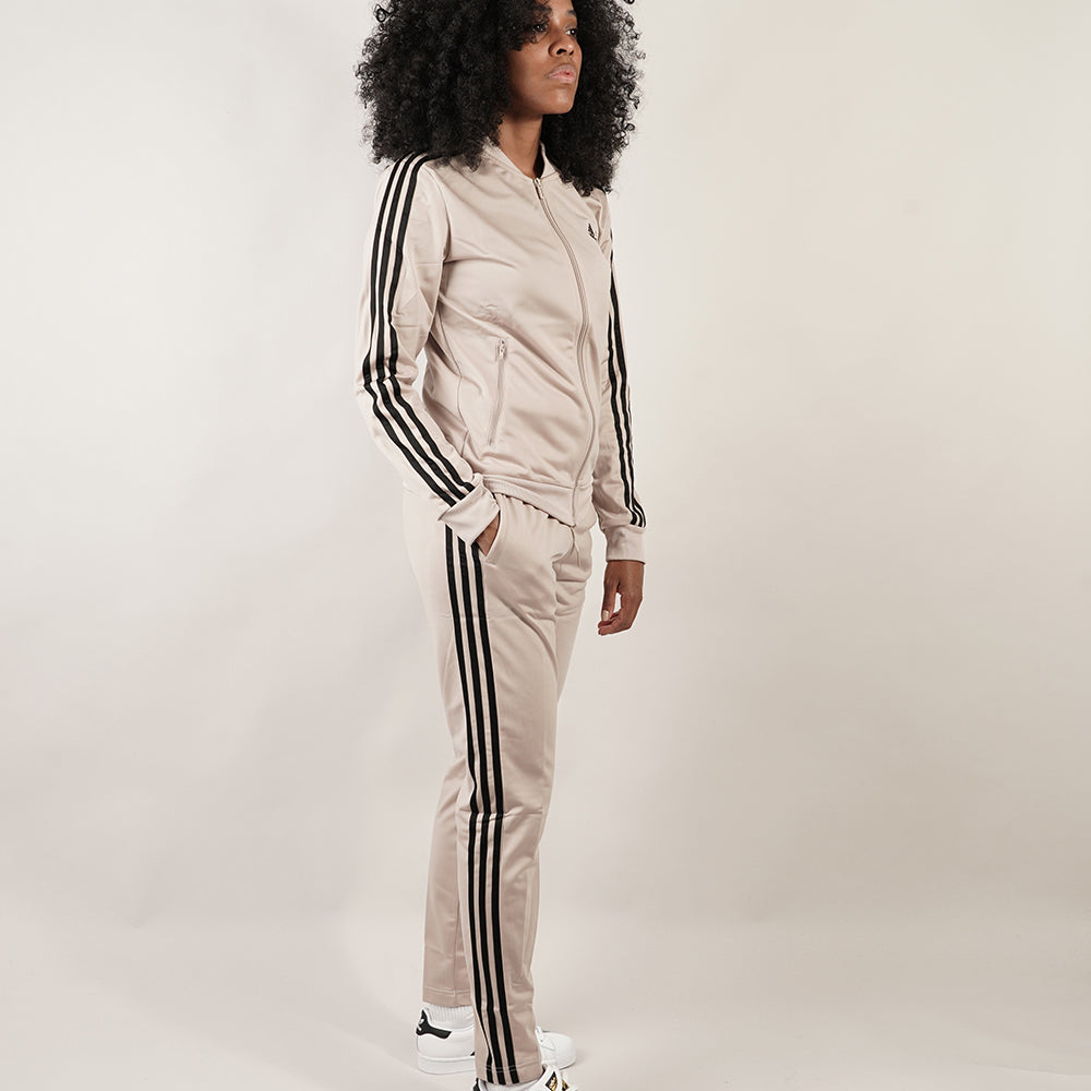 
                  
                    ADIDAS Essential
                  
                