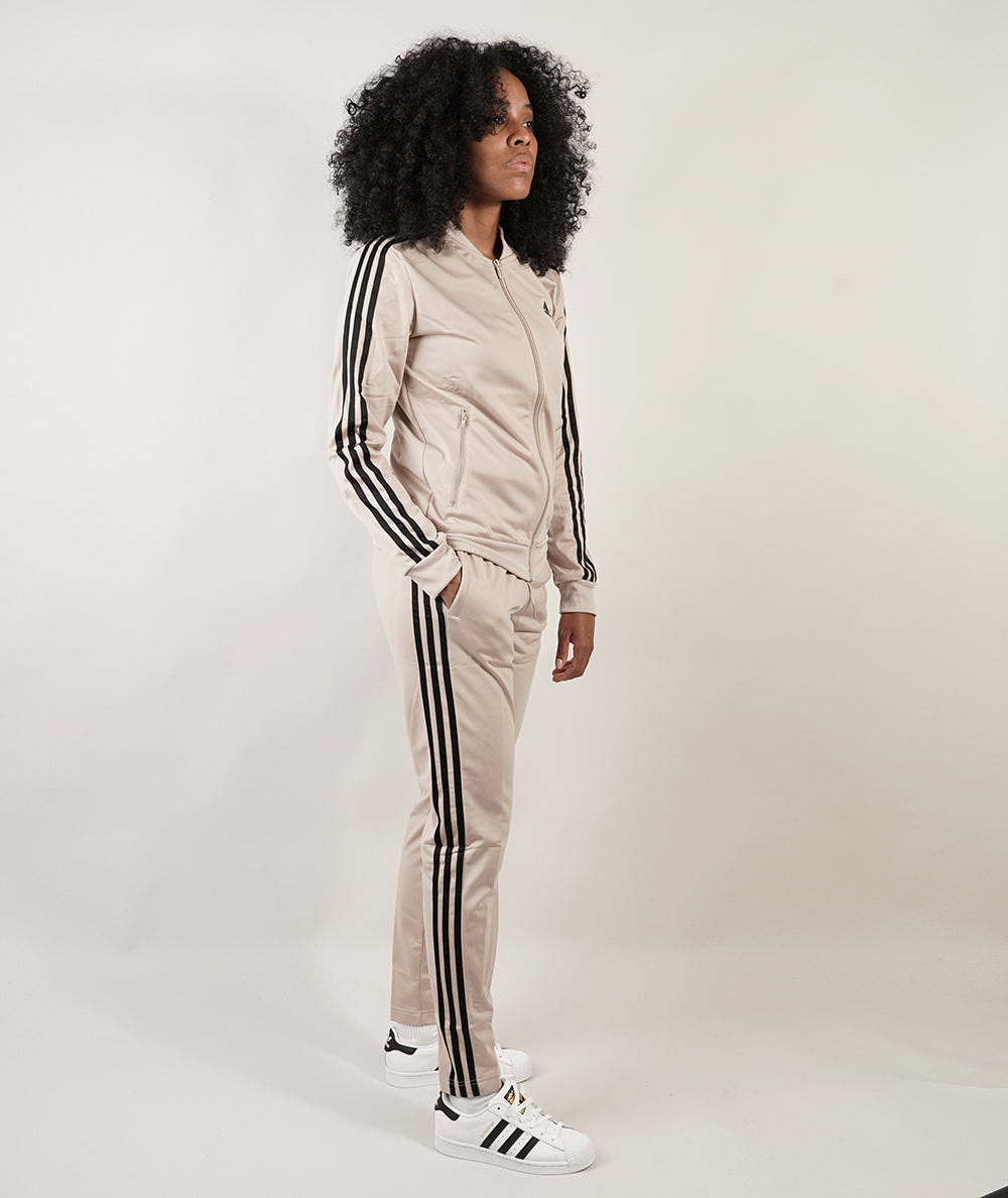 
                  
                    ADIDAS Essential
                  
                