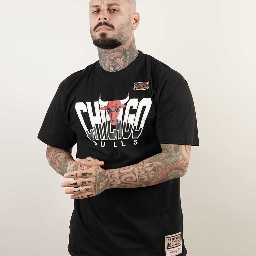 
                  
                    MITCHELL & NESS CHICAGO BULLS
                  
                