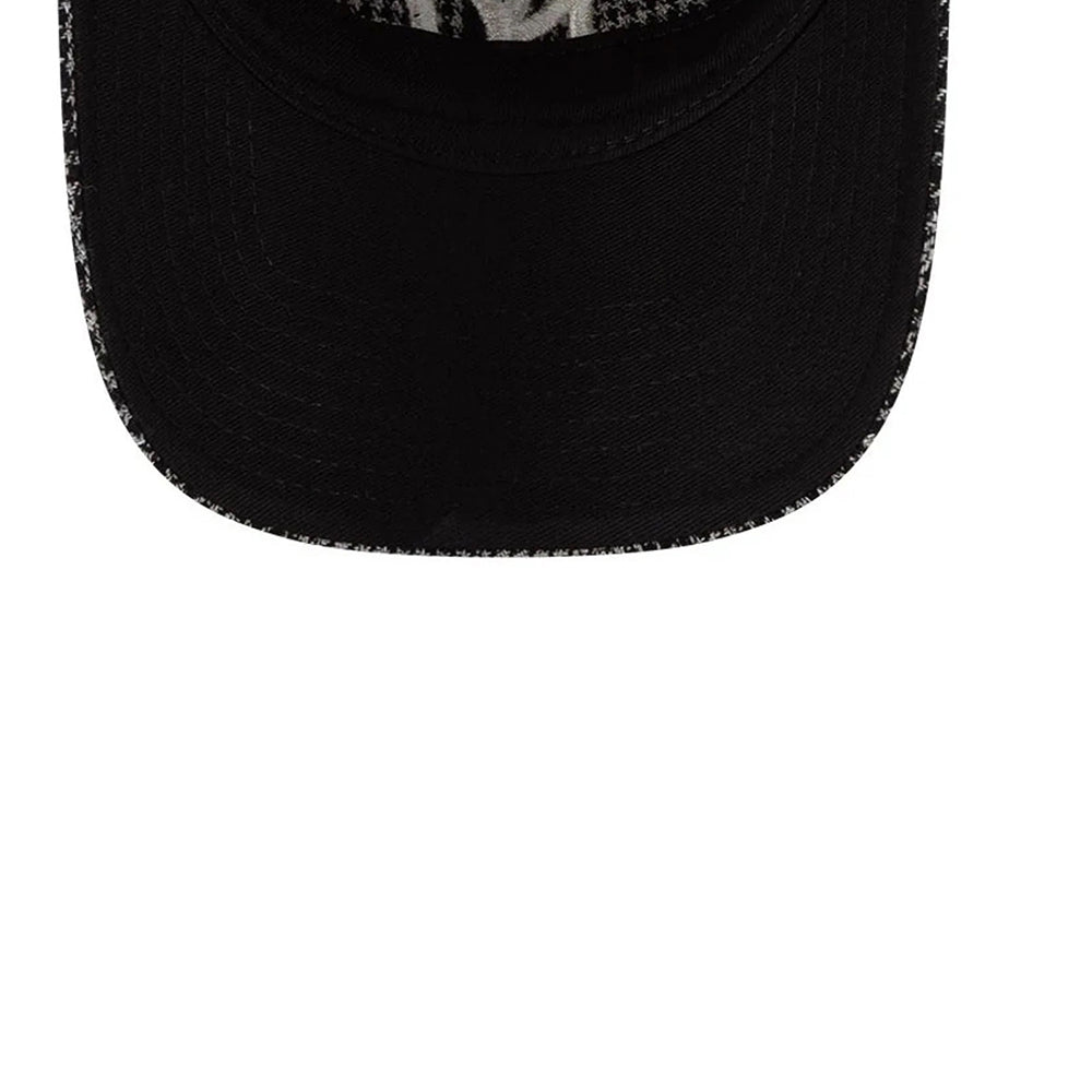 
                  
                    NEW ERA BERRETTO
                  
                