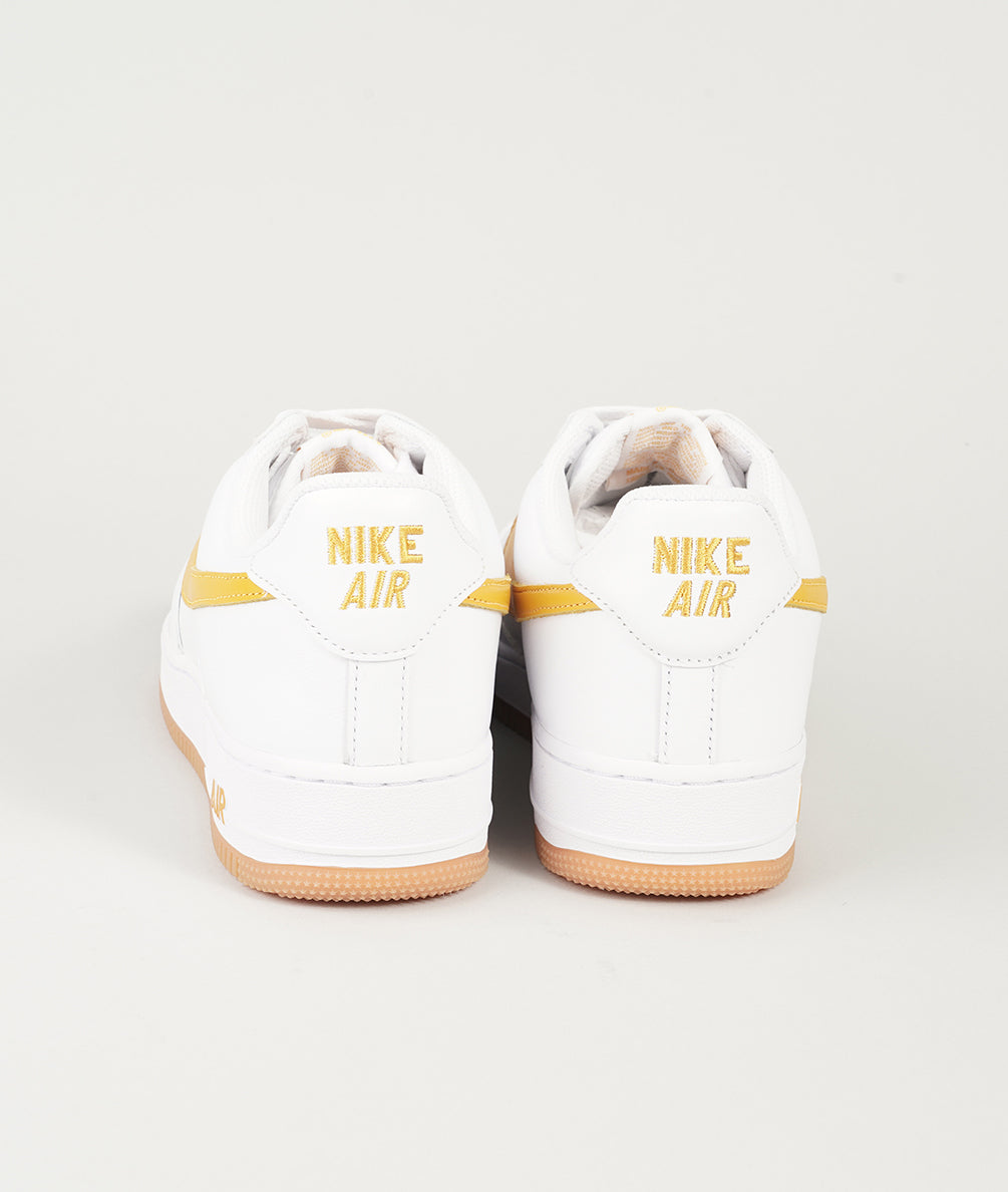 
                  
                    NIKE AIR FORCE 1
                  
                