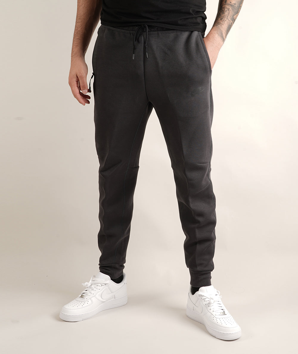 NIKE TECH FLEECE