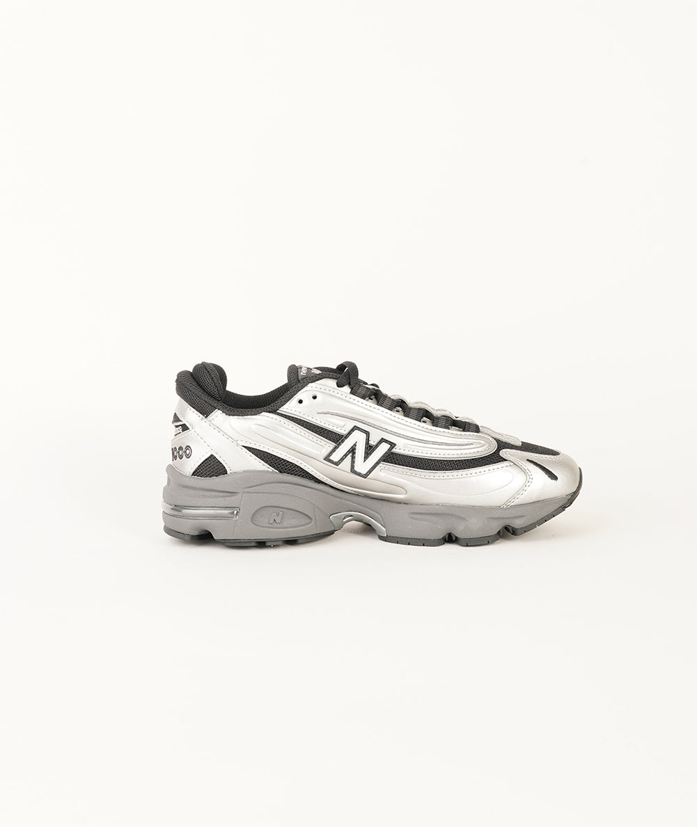 
                  
                    NEW BALANCE NEW BALANCE 1000
                  
                