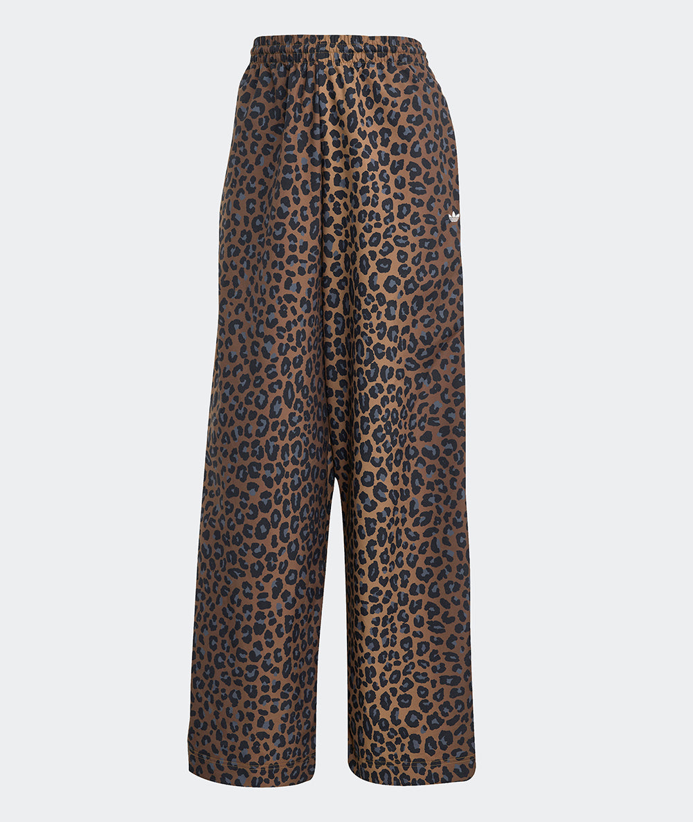 
                  
                    ADIDAS Track pants Leopard Firebird Oversized
                  
                