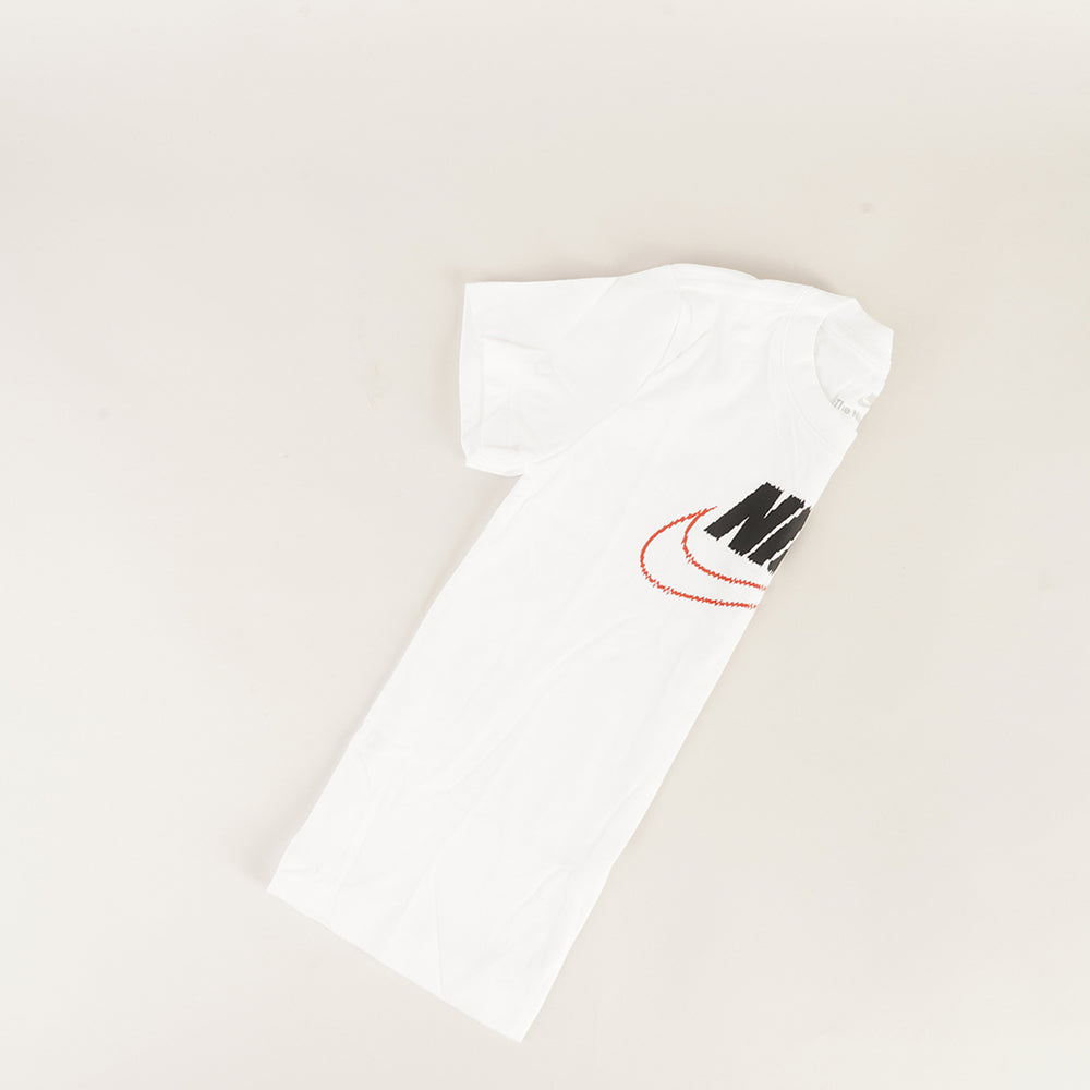 
                  
                    NIKE T-SHIRT BASIC
                  
                