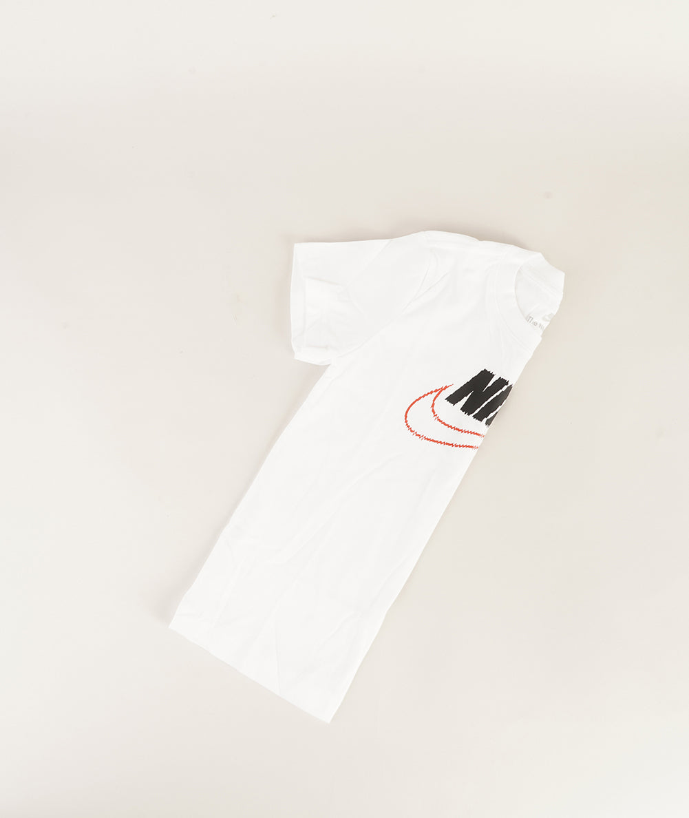 
                  
                    NIKE T-SHIRT BASIC
                  
                