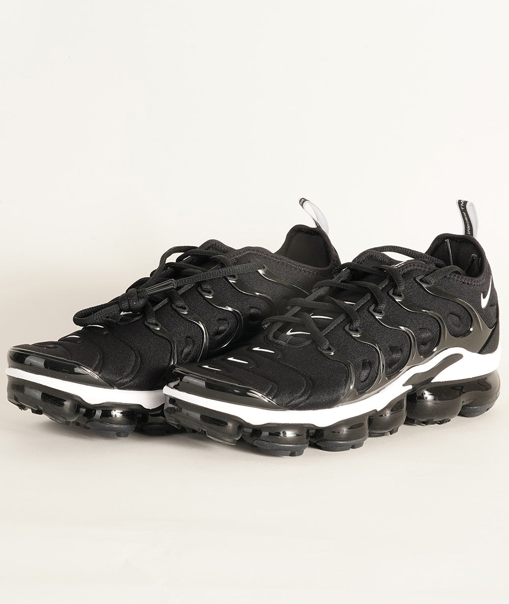 
                  
                    NIKE AIR VAPORMAX PLUS
                  
                