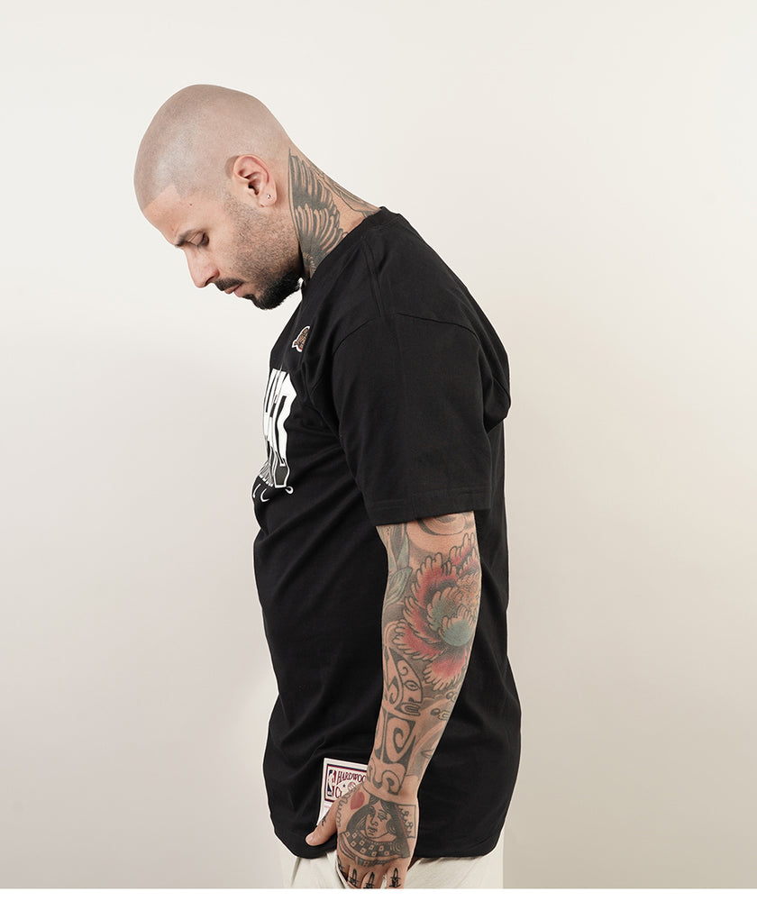 
                  
                    MITCHELL & NESS CHICAGO BULLS
                  
                