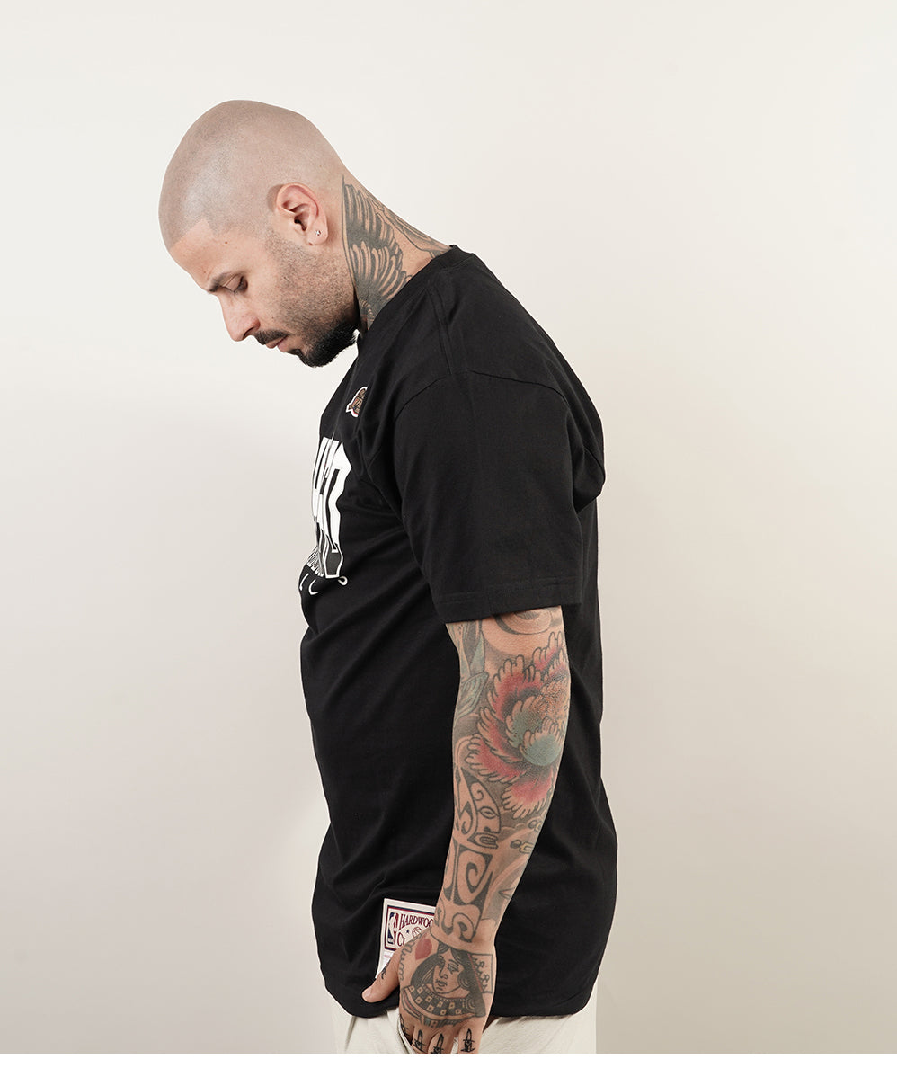 
                  
                    MITCHELL & NESS CHICAGO BULLS
                  
                