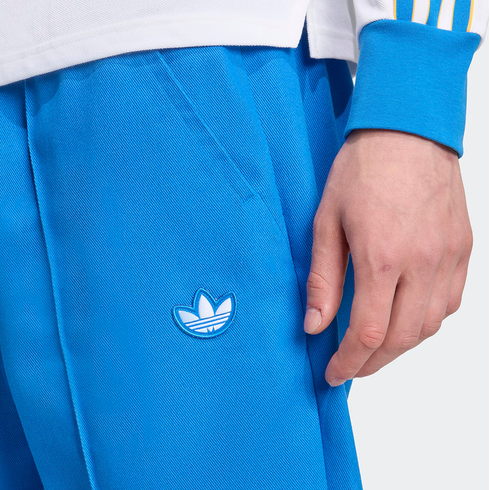 
                  
                    ADIDAS REAL ICON
                  
                